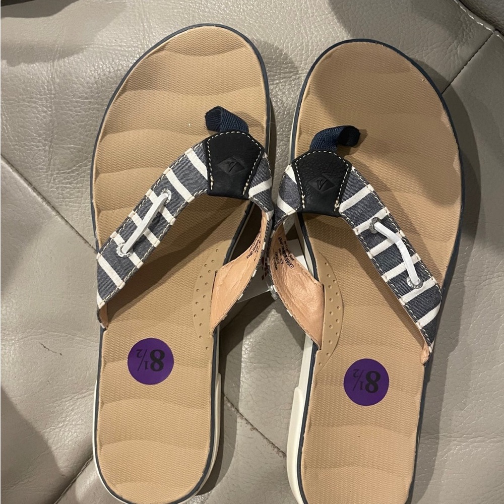 Sperry flip flops